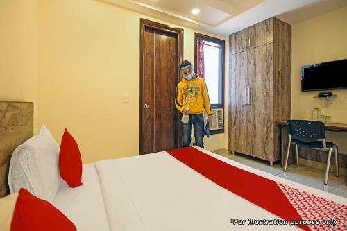Oyo Flagship 46050 Hotel Roof Top