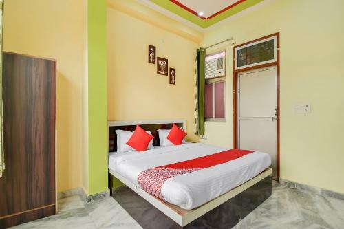 Oyo Flagship 46050 Hotel Roof Top