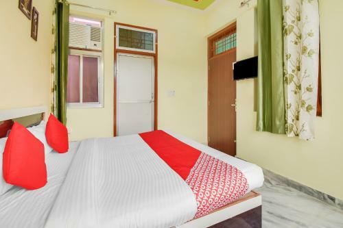 Oyo Flagship 46050 Hotel Roof Top