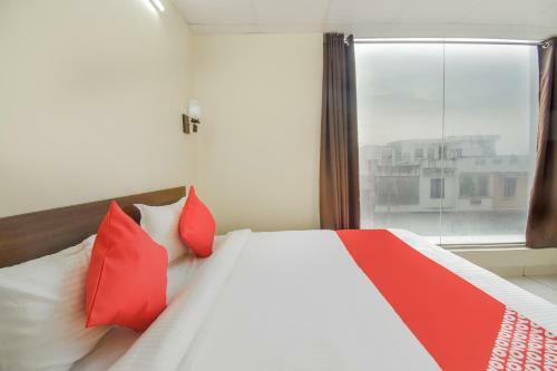 Oyo 48187 Hotel Royal Square