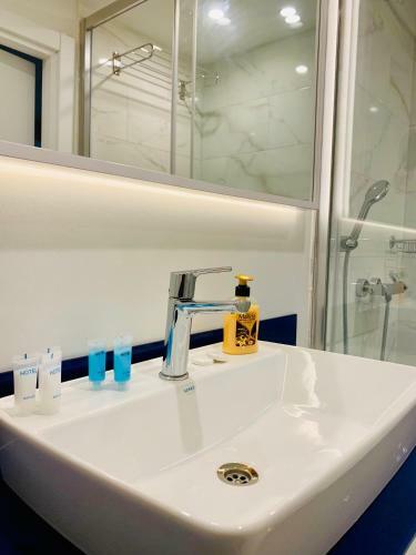 Royal Sea Breeze Apartments