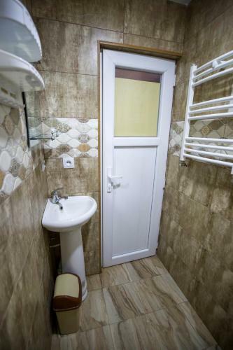 Hostal Pshavi Street Hotel