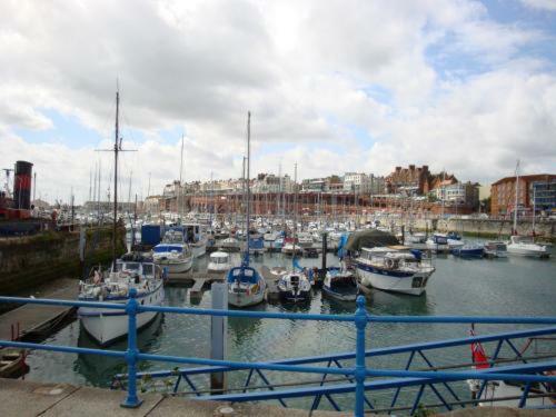 Posada Spencer Court