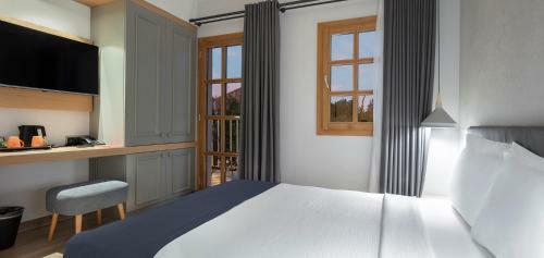 Mellow Blue Hotel & Restaurant