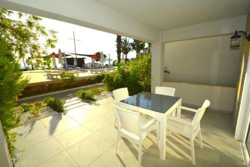 Sea And You Beachfront Apartments