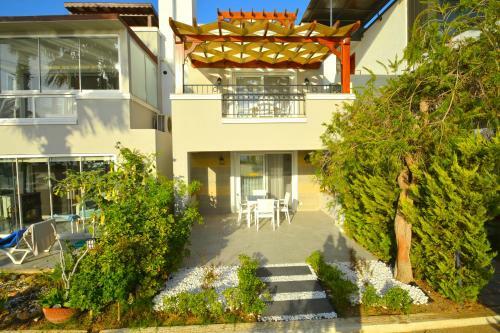 Sea And You Beachfront Apartments