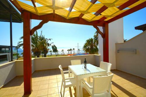 Sea And You Beachfront Apartments
