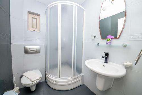 Amazing 8 People Sea View Villa Centre Location