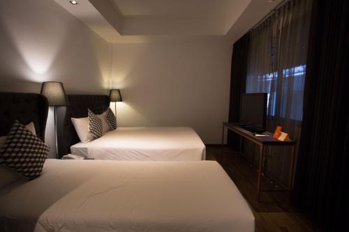 Hotel First House