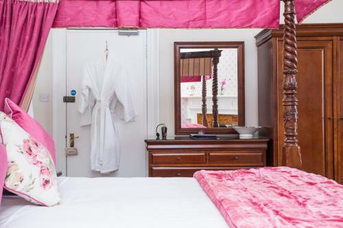 Hostal 26 The Crescent - Guest House