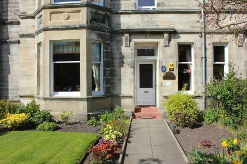 Hostal 26 The Crescent - Guest House