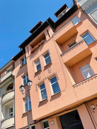 Victoria Apartments, Ligonia Street