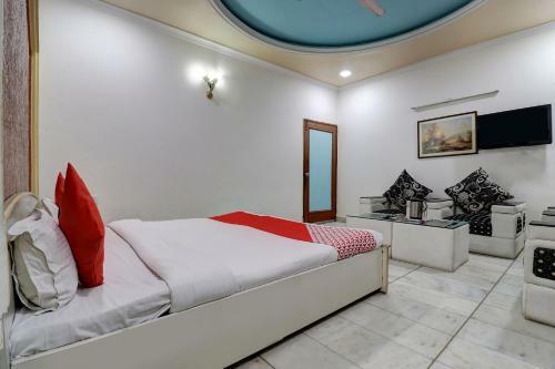 Collection O 40725 Hotel Mandakini Palace