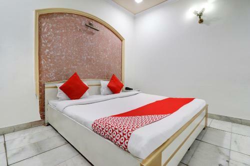 Collection O 40725 Hotel Mandakini Palace