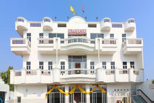 Hotel Oyo 26764 Tribhuvan Palace