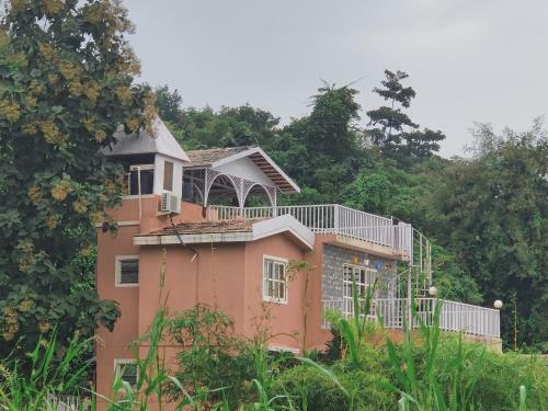 Villa Jenjon Karjat Resort - Casa Rosa