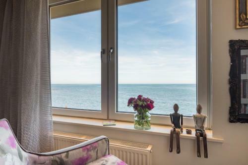 Beach Apartment Pop Up Living