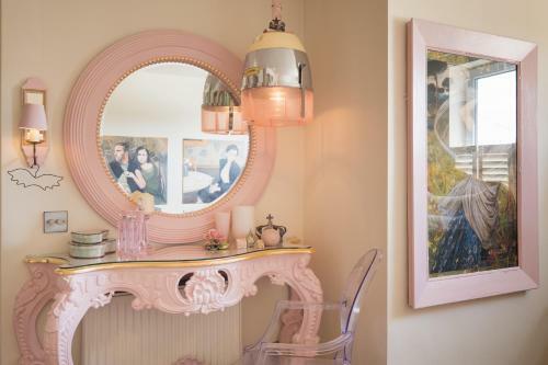Beach Apartment Pop Up Living