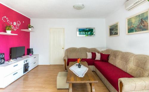 Apartments With A Parking Space Makarska - 17072