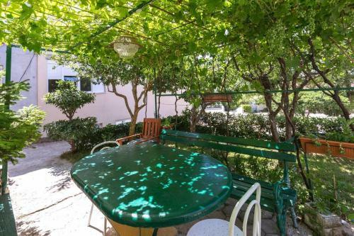 Apartments With A Parking Space Makarska - 17072