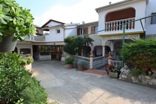 Apartment Liljana With Shared Swimming Pool