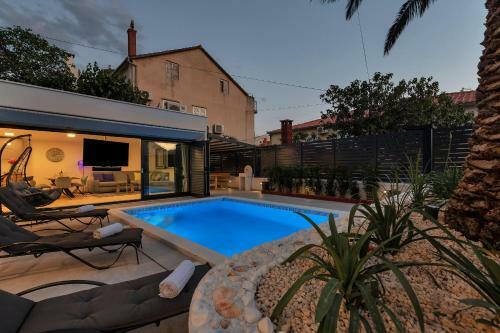 Lulani Pool Apartment