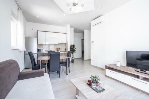 Modern Apartments, Close To The Beach