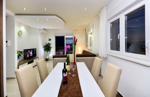 Modern Apartments, Close To The Beach