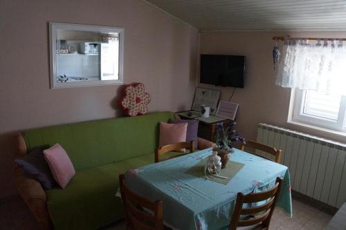 Apartments With A Parking Space Makarska - 17224