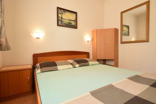 Apartment Uvo 2 With Communal Swimming Pool