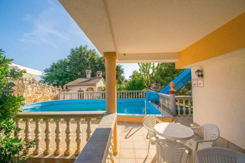 Apartment Ivo With Shared Swimming Pool