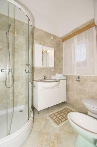 Apartment Ivo With Shared Swimming Pool