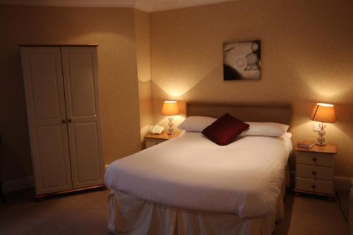 The Crown Hotel Stone