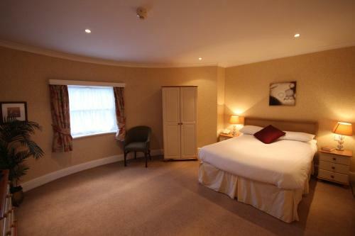 The Crown Hotel Stone