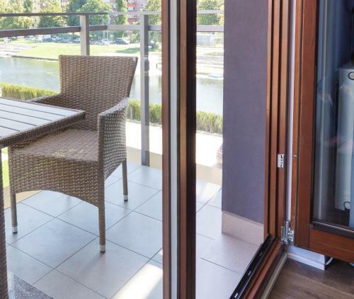 Apartlogy Aura2 105 - Experience Intelligent Living While Travelling