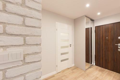 Apartlogy Aura2 105 - Experience Intelligent Living While Travelling