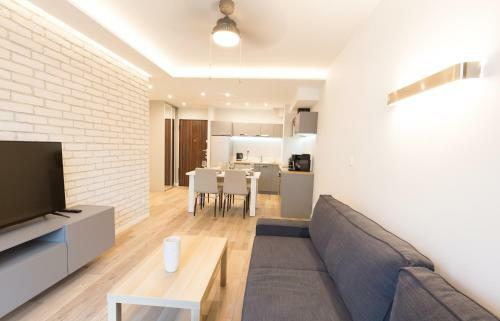 Apartlogy Aura2 105 - Experience Intelligent Living While Travelling