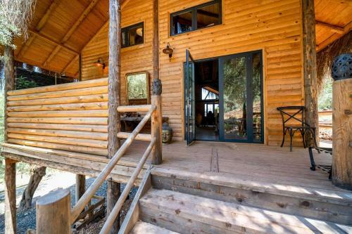 Villa Enchanting Forest Cottage With Lake View