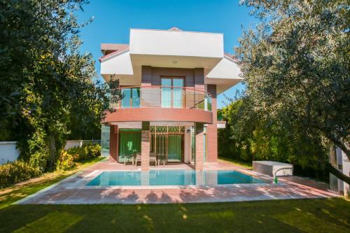 Alzuharia 5+1 �zel Havuzlu Private Villa