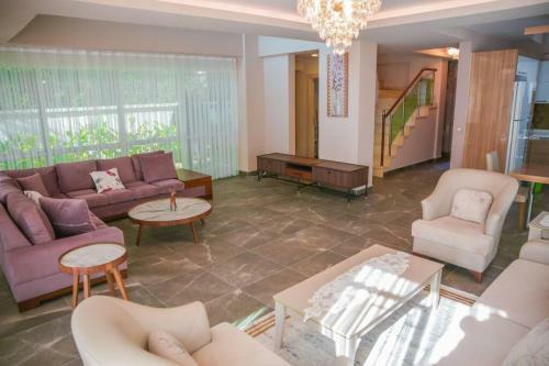Alzuharia 5+1 �zel Havuzlu Private Villa