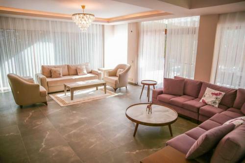 Alzuharia 5+1 �zel Havuzlu Private Villa