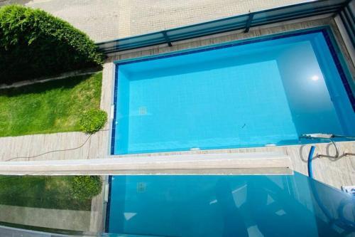 Kusadasi'nda Havuzlu L�x Villa Miray B2