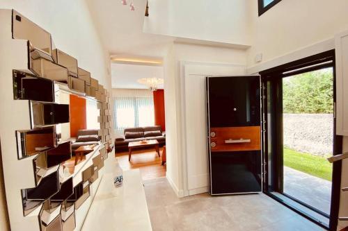 Kusadasi'nda Havuzlu L�x Villa Miray B2