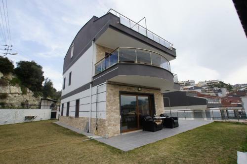 Ku?adas? M�stakil Villa