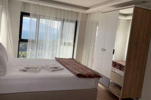 6+2 Luxurious Villa With Lake View In Sapanca