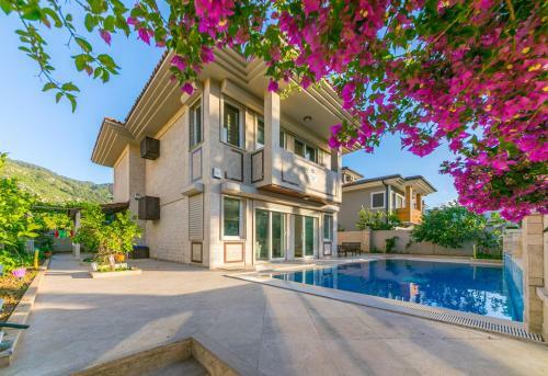 Villa Mo Daily Weekly Rentals