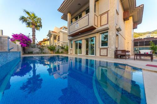 Villa Mo Daily Weekly Rentals