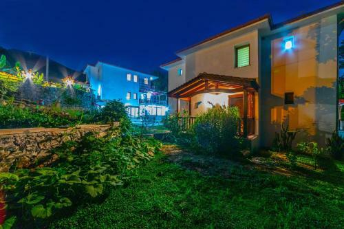 Jasmin Villa With Pool Daily Weekly Rentals