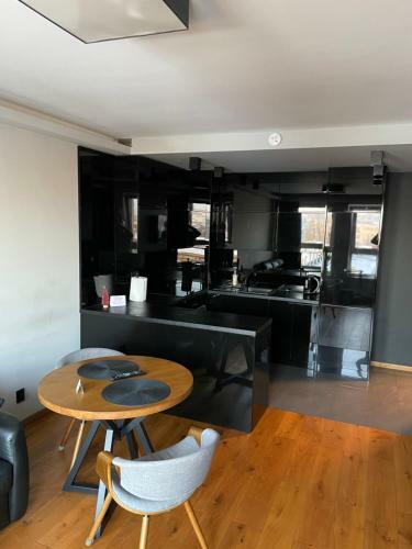 Vip1 Apartments Etiuda Becher -centrum Deptak - Black Horse