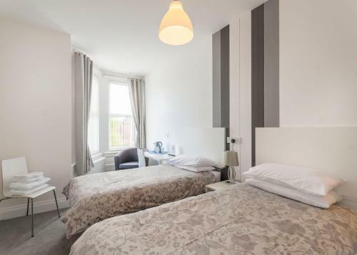 Hostal Kingswood Guest House
